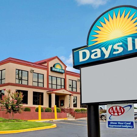 Days Inn By Wyndham Lawrenceville Eksteriør billede