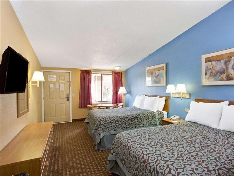 Days Inn By Wyndham Lawrenceville Eksteriør billede